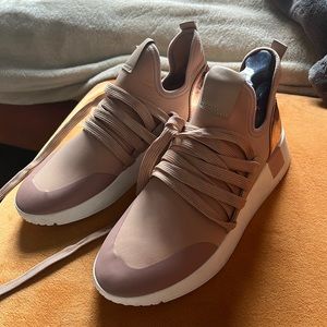 Brand new Steve Madden sneakers